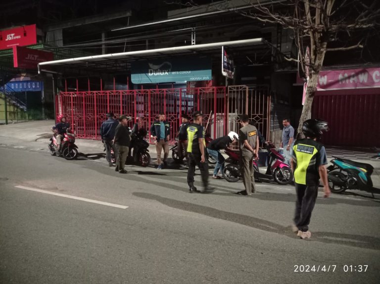 Cipta kondisi kamtibmas Bhabinkamtibmas bersama FKPM Kelurahan laksanakan rutin laksanakan Patroli wilayah