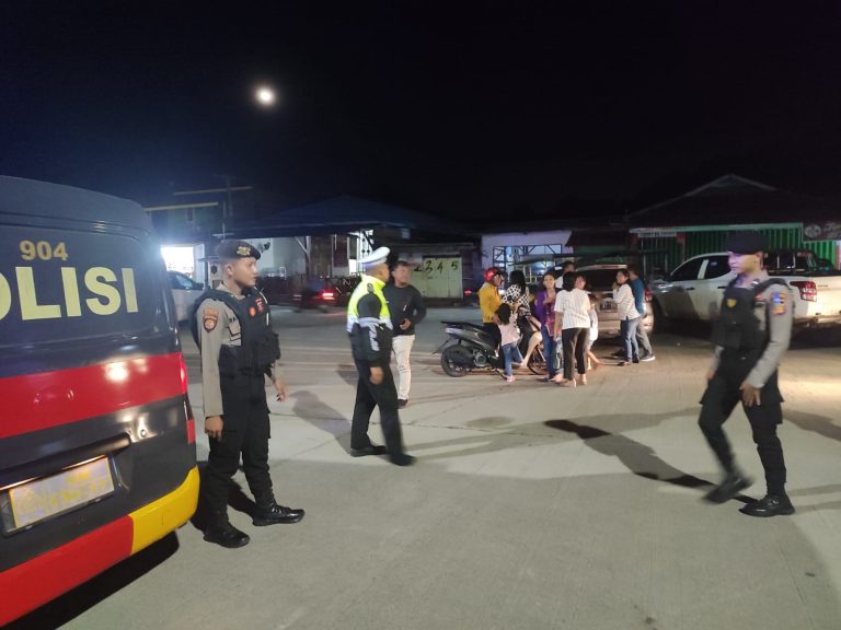 PASTIKAN KAMTIBMAS DI HARI H LEBARAN, SAT SAMAPTA POLRES BONTANG LAKSANAKAN PATROLI DIALOGIS DAN BLUE LIGHT