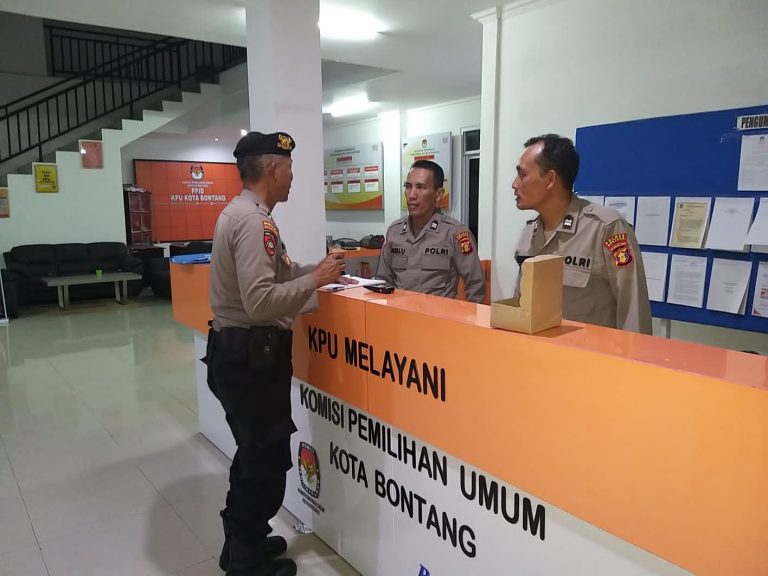Cek kesiapan Personil, Piket Pawas Kontrol di Kantor KPU Kota Bontang