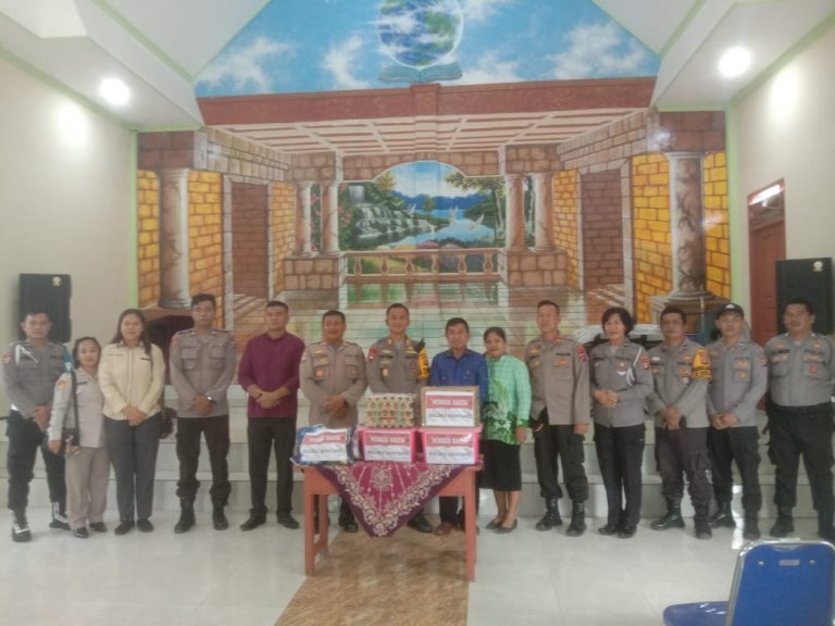 Dekatkan diri dengan Masyarakat, Kapolres Bontang Gelar Minggu Kasih di Gereja Alkitab Anugerah Bontang