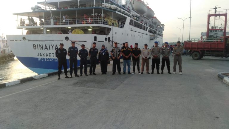 Harkamtibmas, Polres Bontang amankan kedatangan dan keberangkatan Kapal KM Binaya di Pelabuhan Loktuan
