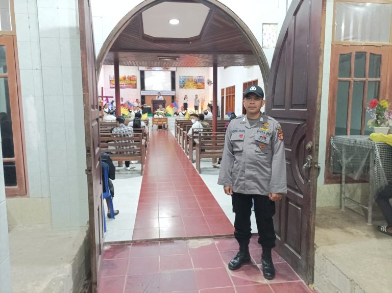 Beri Rasa Aman, Polsek Muara Badak Polres Bontang laksanakan Patroli monitoring Ibadah Minggu di Gereja wilayah Muara Badak