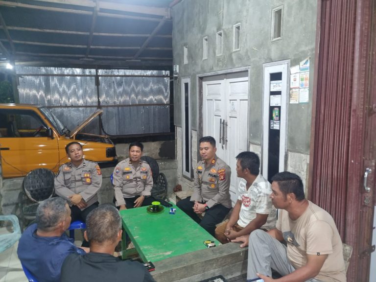 Dekat dengan masyarakat, Kapolsek Marangkayu hadiri pertemuan rutin bersama Kerukunan Masyarakat Bugis (KMB) Kec. Marangkayu