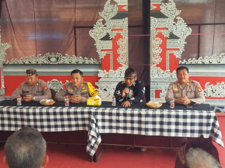 Jalin Kemitraan, Minggu Kasih Kapolres Bontang sambangi Pura Buana Agung Bontang