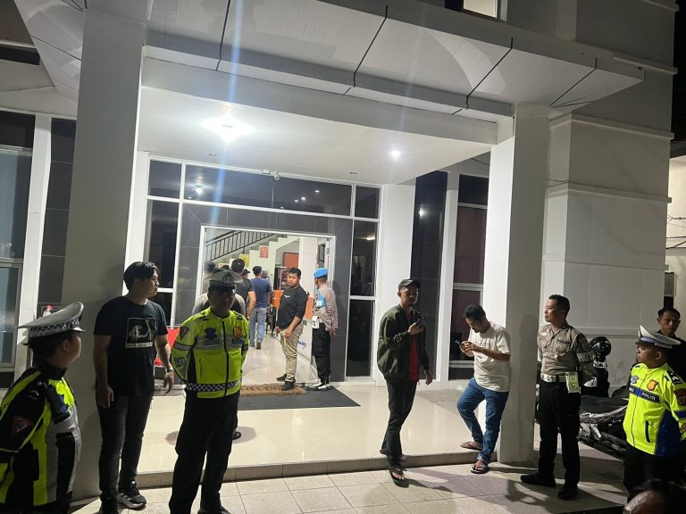 Pastikan Aman, Polres Bontang Amanakan Kegiatan Penyerahan Berkas Bakal Calon Walikota Dan Wakil Walikota Bontang Ke KPUD Bontang