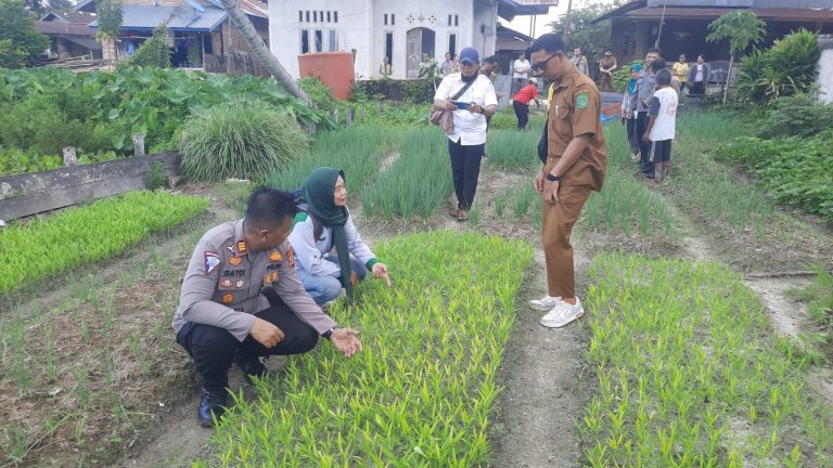 Dukung Program Ketahanan Pangan, Polsek Muara Badak dan UPT Dinas Pertanian Tinjau Lahan Pertanian