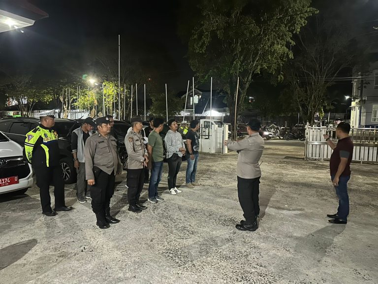 Pastikan berjalan Kondusif, Polres Bontang Amanakan Kegiatan Batas Akhir penyerahan persyaratan Balon Perorangan Calon Walikota dan Wakil Walikota Bontang Ke KPUD Bontang