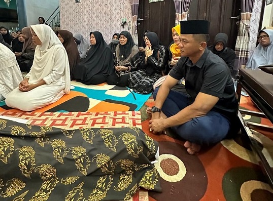 Sampaikan Duka Mendalam, Kapolres Bontang Takziah Ke Rumah Duka Almarhum H Kamilan SP