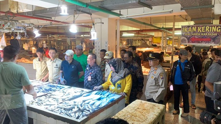 Monitoring Ketersediaan Bahan Pangan Dan Komoditi Pertanian Jelang Hari Besar Keagamaan Nasional, Satgas Pangan Kota Bontang Tinjau Pasar Induk