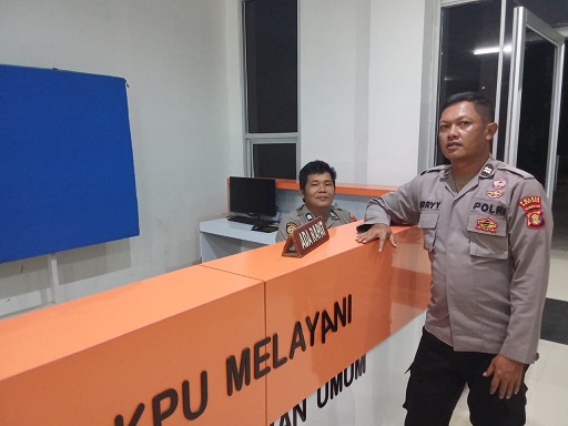 Jaga Kondusifitas, Pawas Polres Bontang Lakukan Wastoring dan Pengecekan Pengamanan KPU Kota Bontang