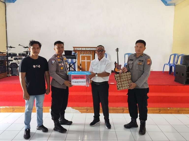 Kapolsek Muara Badak Hadiri Kegiatan Minggu Kasih di Gereja GPSDI Air Kehidupan Desa Tanjung Limau