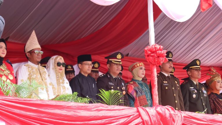 Kabag Ops Polres Bontang Hadiri Upacara Peringatan HUT Kemerdekaan RI ke-79 di Stadion Taman Prestasi