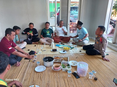 Tingkatkan Kerjasama, Kapolsek Bontang Barat laksanakan silaturahmi berssama Ketua MUI Kec. Bontang Barat
