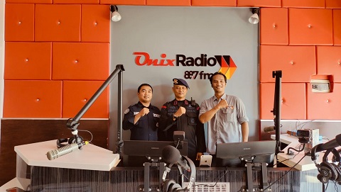 Bahas Pengamanan Kunjungan Presiden dan Pilkada Serentak, Wadanyon C Pelopor Satbrimob Polda Kaltim Hadiri Talkshow di Onix FM Radio