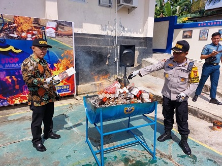 Kabag Ops Polres Bontang hadiri Pemusnahan Barang Milik Negara Hasil Penindakan Bea Cukai Kota Bontang