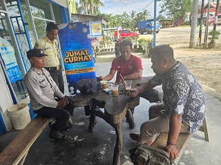 Jum’at Curhat, Bhabinkamtibmas Prangat Selatan Tingkatkan Keterlibatan Masyarakat dalam Kamtibmas   