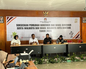 Beri dukungan keamanan, Kasat Intelkam Polres Bontang Hadiri kegiatan Penyerahan Bahan Kampanye Pilkada 2024 di KPU Kota Bontang