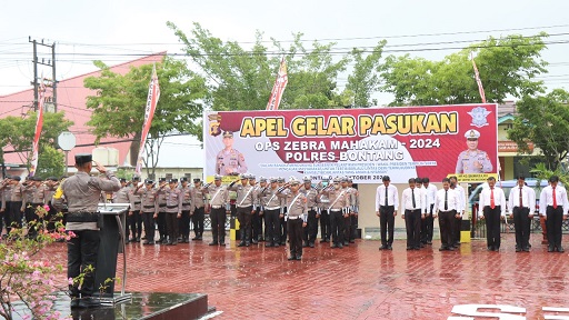 Dibawah guyuran hujan, Apel Gelar Pasukan Operasi Zebra Mahakam 2024 Polres Bontang wujudkan Kamseltibcar Lantas jelang Pelantikan Presiden