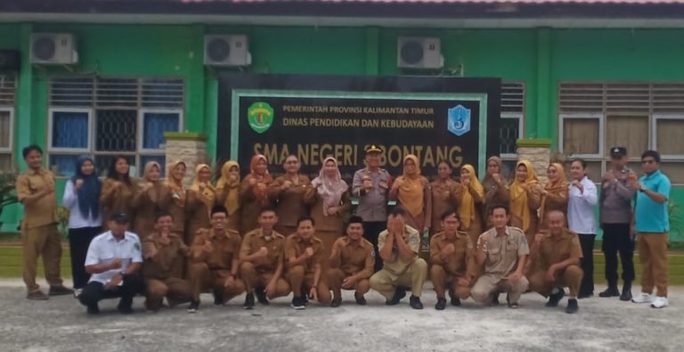 Police Goes to School, Kapolsek Bontang Barat Berikan Arahan kepada Siswa SMA 3 Terkait Kenakalan Pelajar