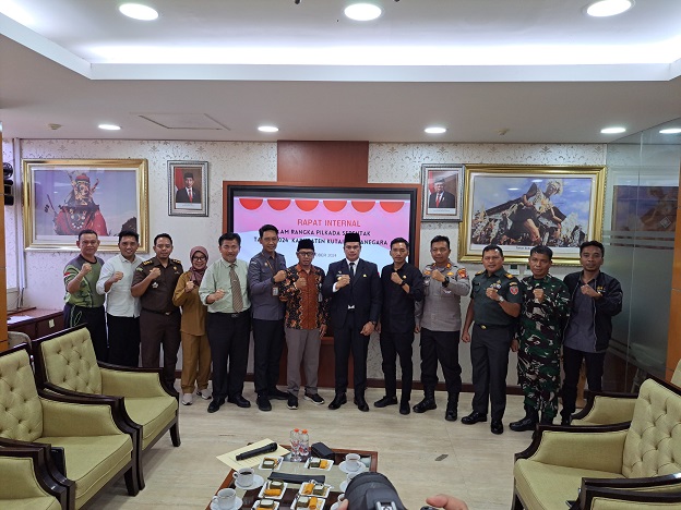 Kapolsek Muara Badak Hadiri Rapat Forkopimda dalam Persiapan Pilkada 2024 di Kutai Kartanegara
