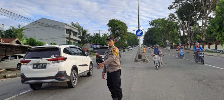 Wujud pelayanan Kepada Masyarakat , Bhabinkamtibmas Melaksanakan Strong Point