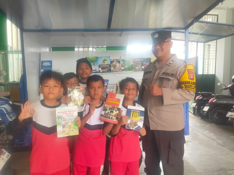 Polsek Bontang Selatan gelar Bentor Cerdas Bontang Presisi dan Perpustakaan Keliling Kunjungi SD Negeri 003 Bontang Selatan   