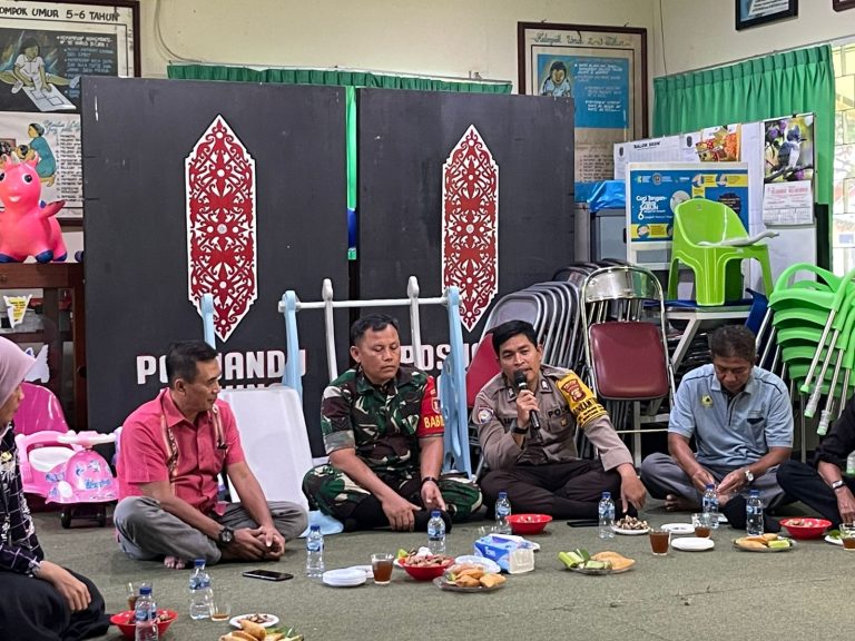 Melalui Koordinasi, Bhabinkamtibmas Gunung Elai Dukung Gerakan Masyarakat Ajak Anak ke Posyandu
