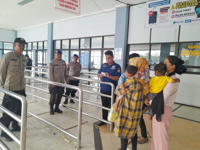 Pastikan Kondusif, Polsek Bontang Utara Amankan Kedatangan dan Pemberangkatan Kapal KM. Binaiya di Pelabuhan Umum Loktuan