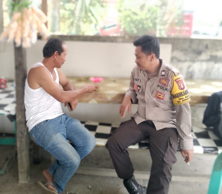 Gelar Cooling System dan Cipkon Jelang Pilkada 2024, Bhabinkamtibmas Desa Makarti Silaturahmi dengan Warga