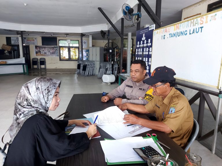 Sinergi Bersama Kasi Trantib, Bhabinkamtibmas Tanjung Laut Gelar Cooling System Jelang Pilkada 2024