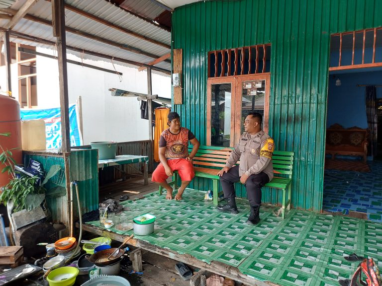 Ajak warga binaan jaga kamtibmas, Bhabinkamtibmas Tanjung Laut Gelar Cooling System jelang Pilkada 2024   