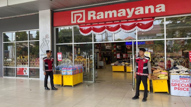 Pastikan kamtibmas pada Fasilitas Umum, Polres Bontang Gelar Giat Cooling System seta cipta kondisi Jelang Pilkada 2024 di Mall Ramayana Bontang