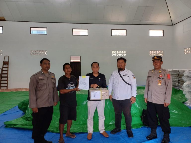 Pastikan Aman, Polres Bontang laksanakan Pengamanan dan Monitoring Kedatangan Logistik Pilkada Serentak di KPU Kota Bontang