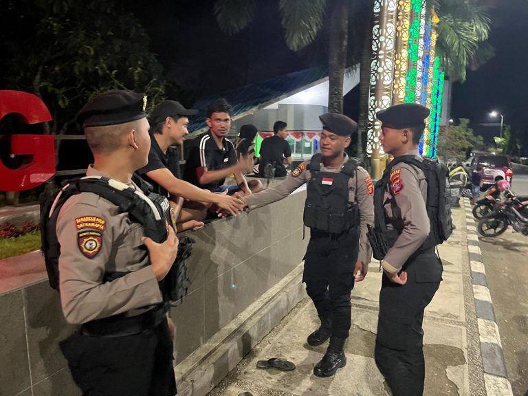 Sapa Masyarakat, Polres Bontang Laksanakan Giat Cooling System untuk Ciptakan Kondisi Jelang Pilkada 2024 di Tugu Selamat Datang Bontang