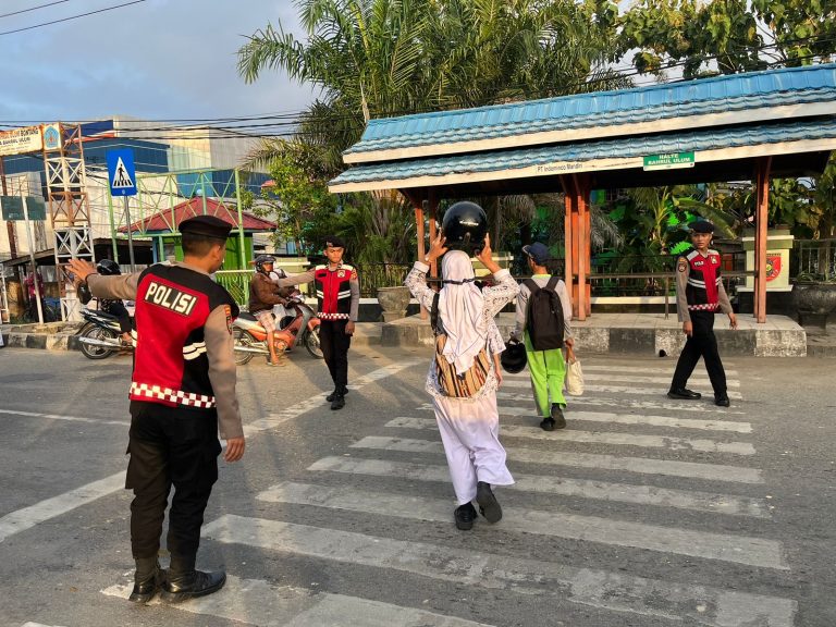 Pelayanan Optimal dipagi hari, Sat Samapta Polres Bontang Laksanakan Pengaturan Lalu Lintas di Jalur Strategis