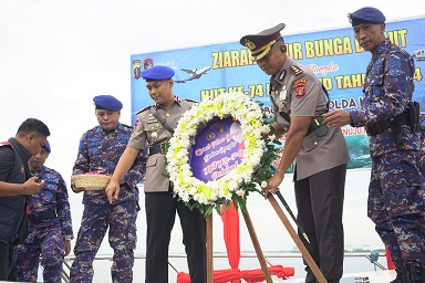 Upacara Tabur Bunga Warnai HUT Polairud ke-74 di Bontang