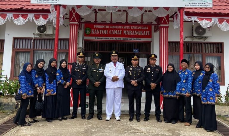 Berjalan Khidmat, Kapolsek Marangkayu hadiri Upacara Hari Pahlawan 10 November 2024 di Kecamatan Marangkayu