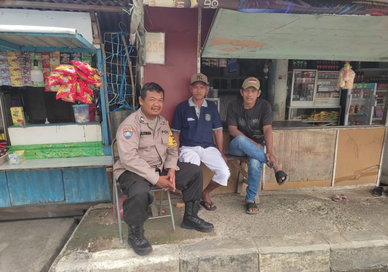 Dekat dengan masyarakat, Bhabinkamtibmas Bontang Baru Cooling System Jelang Pilkada 2024 ajak jaga kamtibmas