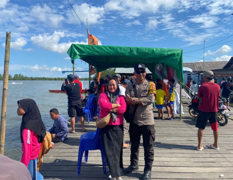 Cipta Kondisi wilayah, Bhabinkamtibmas Desa Saliki Laksanakan Cooling System Jelang Pilkada 2024