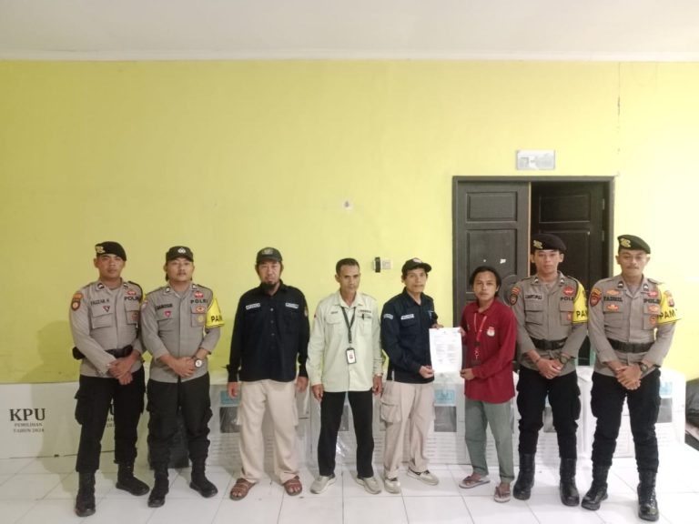 Polres Bontang Amankan Pengawalan Pergeseran Logistik Hasil Penghitungan Suara Pilkada 2024 dari PPS Desa Suka Damai ke PPK Muara Badak