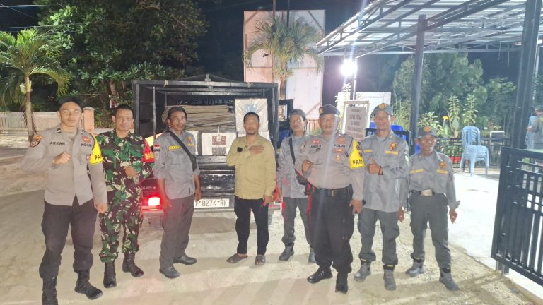 Beri jaminan keamanan, Polres Bontang kawal Pergeseran Logistik Pemilu dari PPS Desa Sebuntal ke PPK Marangkayu