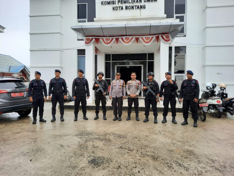 Cipkon dan cooling system Selama Rapat Pleno Pilkada Serentak 2024, Patroli Dialogis Gabungan BKO Sat Brimob Polda Kaltim dan Polres Bontang