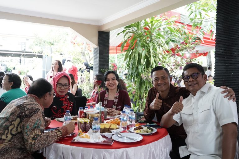 Wujud Harmoni Politik, Tiga Mantan Kontestan Pilkada Bontang Hadiri Open House Natal Kapolres Bontang