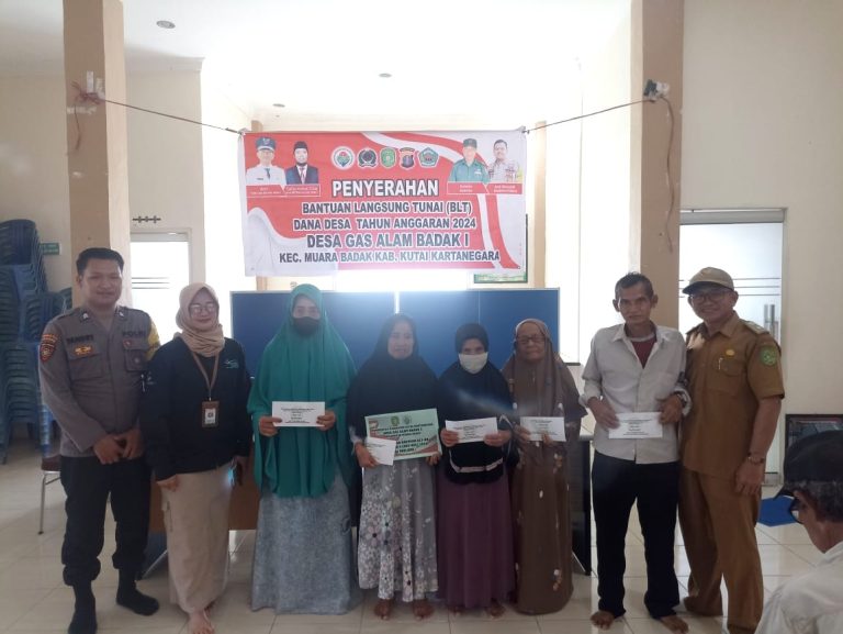Bhabinkamtibmas Desa Gas Alam Laksanakan Cooling System dan kawal Pembagian BLT