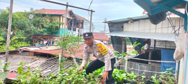 Polsek Bontang Selatan Dampingi Program Perikanan Ikan Tawar dan Ketahanan Pangan di Lingkungan RT 21