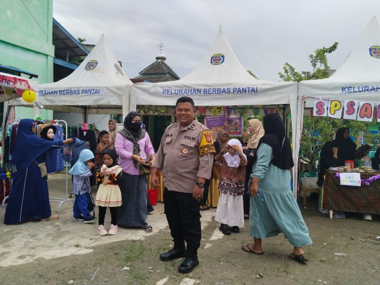 Bhabinkamtibmas Berbas Pantai Lakukan Monitoring dan Pengamanan Bazar Kuliner Khas Indonesia