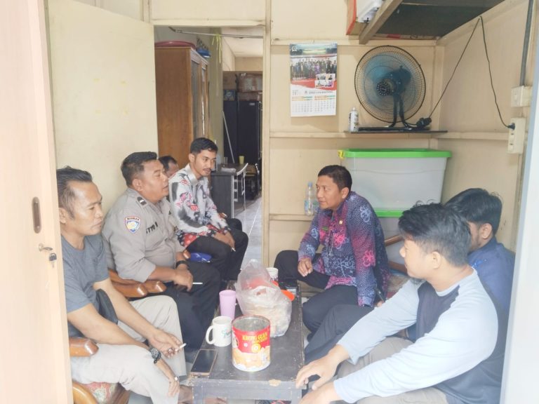 Bhabinkamtibmas Kelurahan Berbas Pantai Laksanakan Cooling System dan Sambang Kunjungan di Kantor Kelurahan
