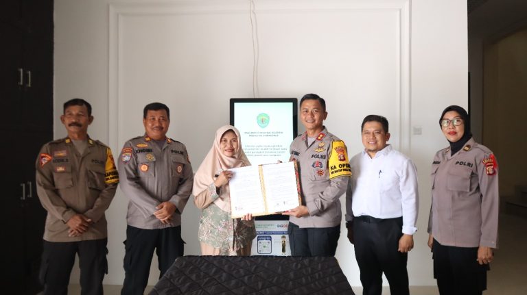 Polres Bontang Terima Bantuan Papan Pojok Baca Elektronik dari Dinas Perpustakaan Provinsi Kaltim