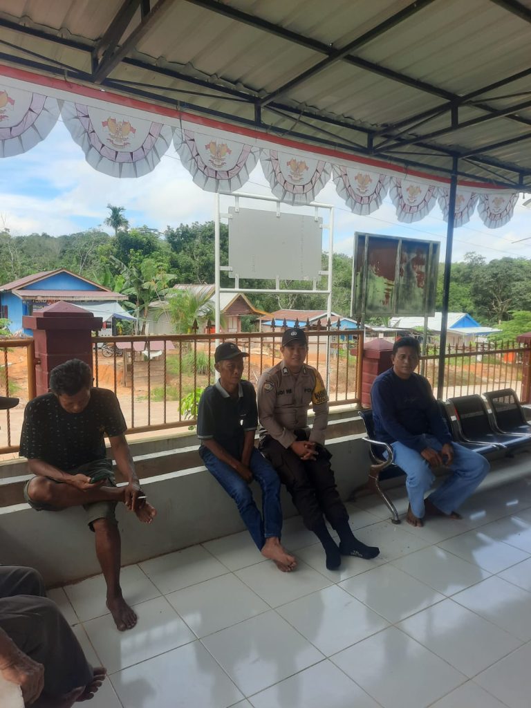   Bhabinkamtibmas Desa Salo Cella Laksanakan Cooling System dan Cipta Kondisi, Sampaikan Himbauan Kamtibmas kepada Masyarakat