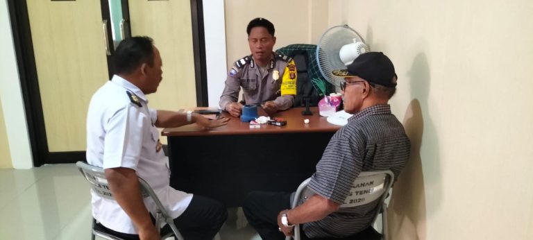 Tatap Muka Bhabinkamtibmas dengan Lurah dan Ketua RT di Kelurahan Berebas Tengah wujud kondusifitas kamtibmas